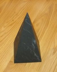 Пирамида высокая неполированная, 5 см.